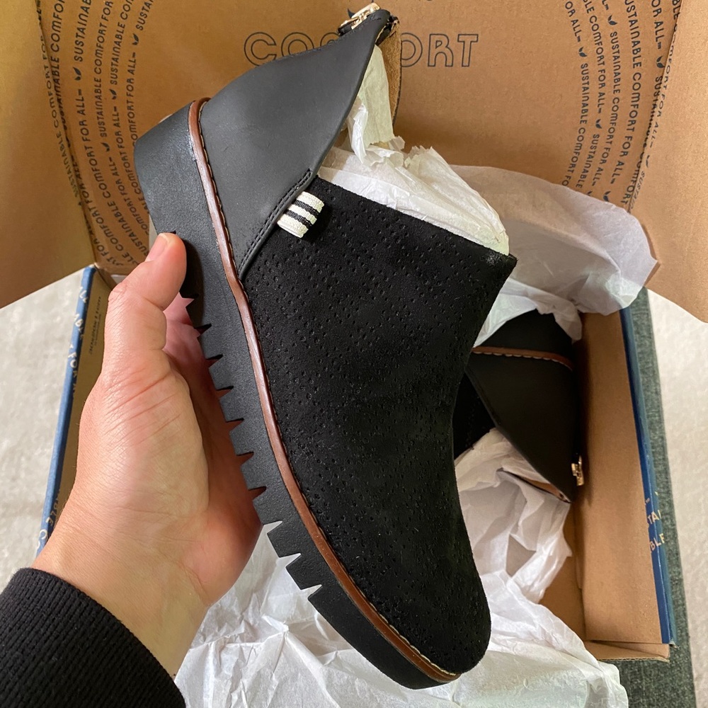 DR. SCHOLL'S Suede Ankle Booties